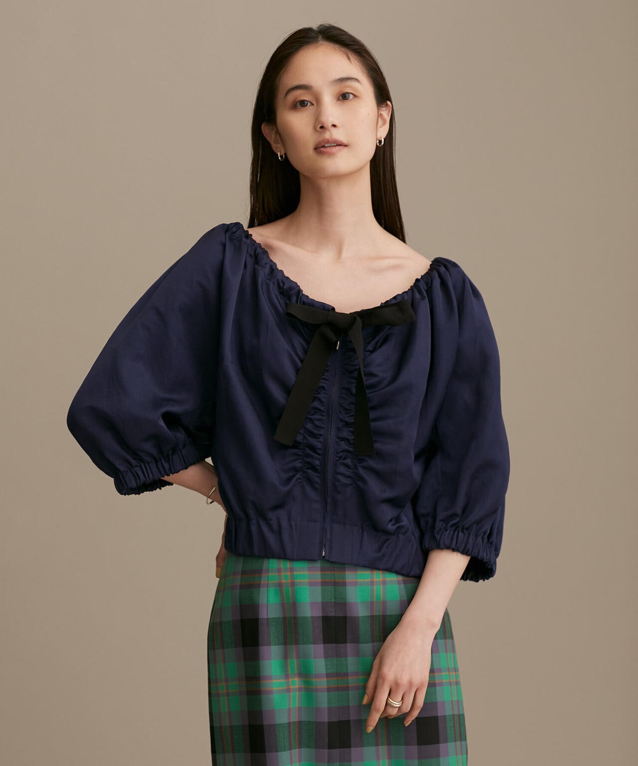 サテンギャザーブルゾン 五分袖