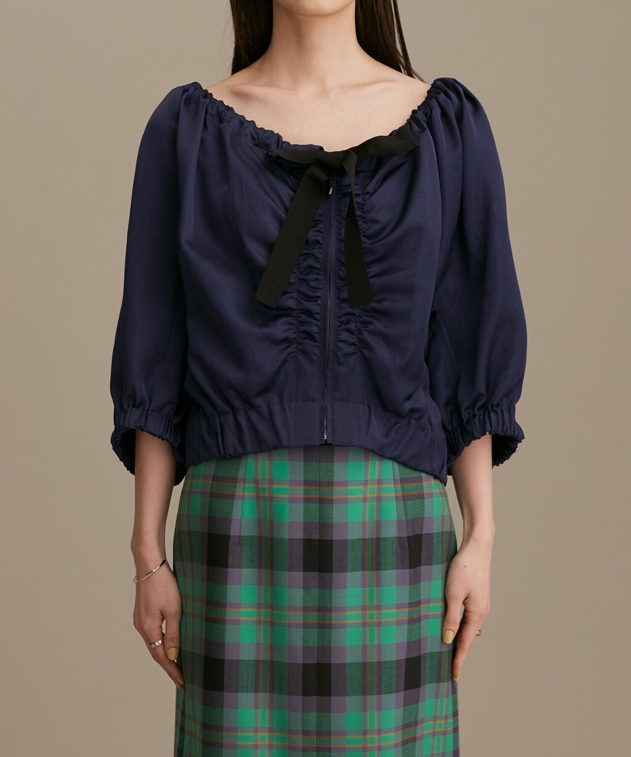 サテンギャザーブルゾン 五分袖