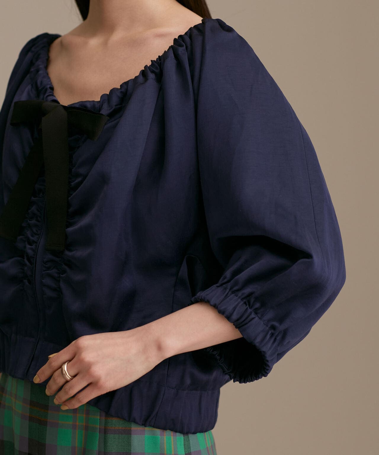 サテンギャザーブルゾン 五分袖