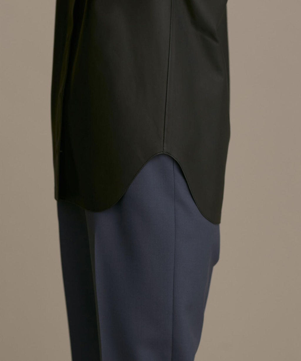 ネックレザージレ