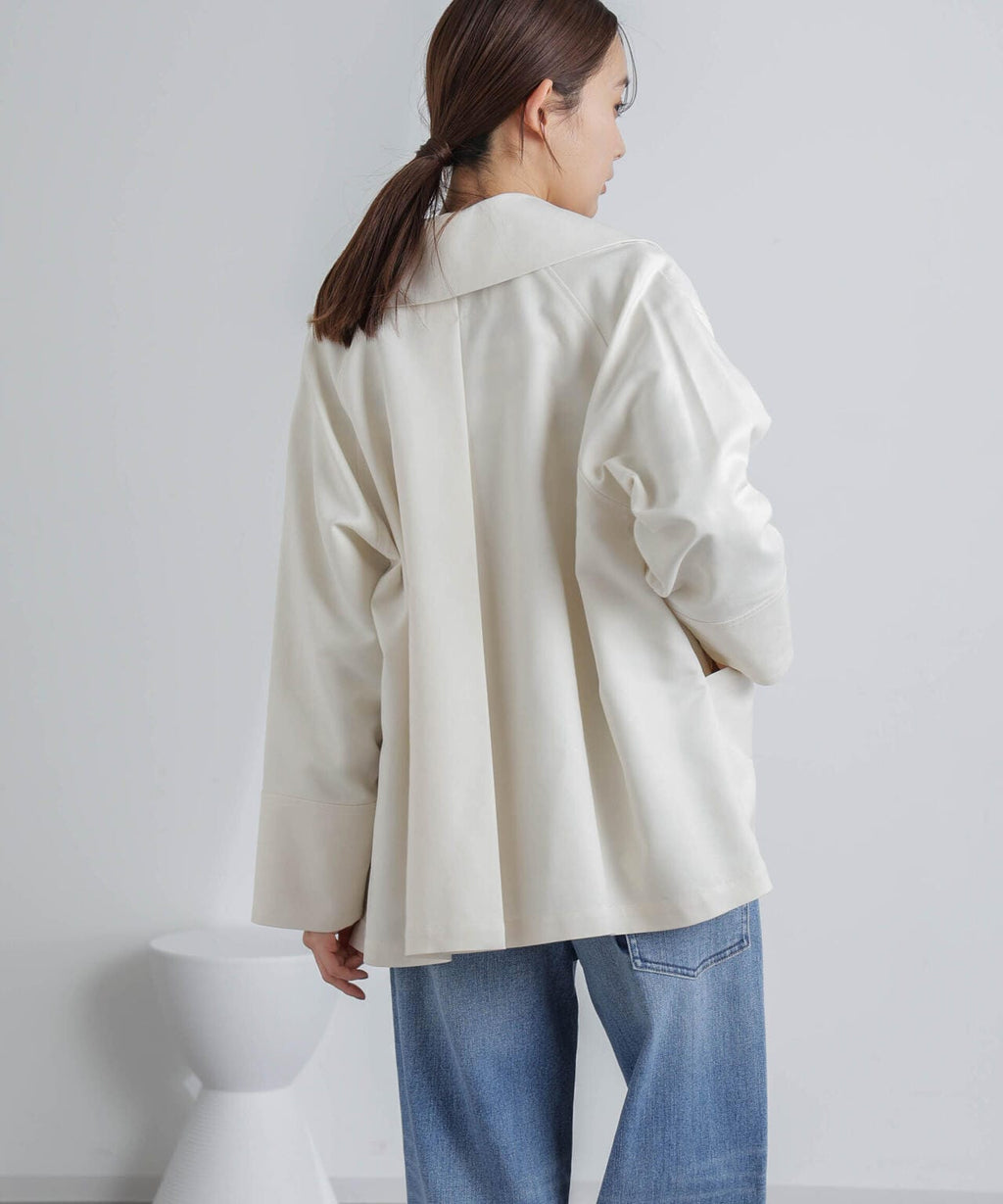 ミドル丈ビッグラペルコート