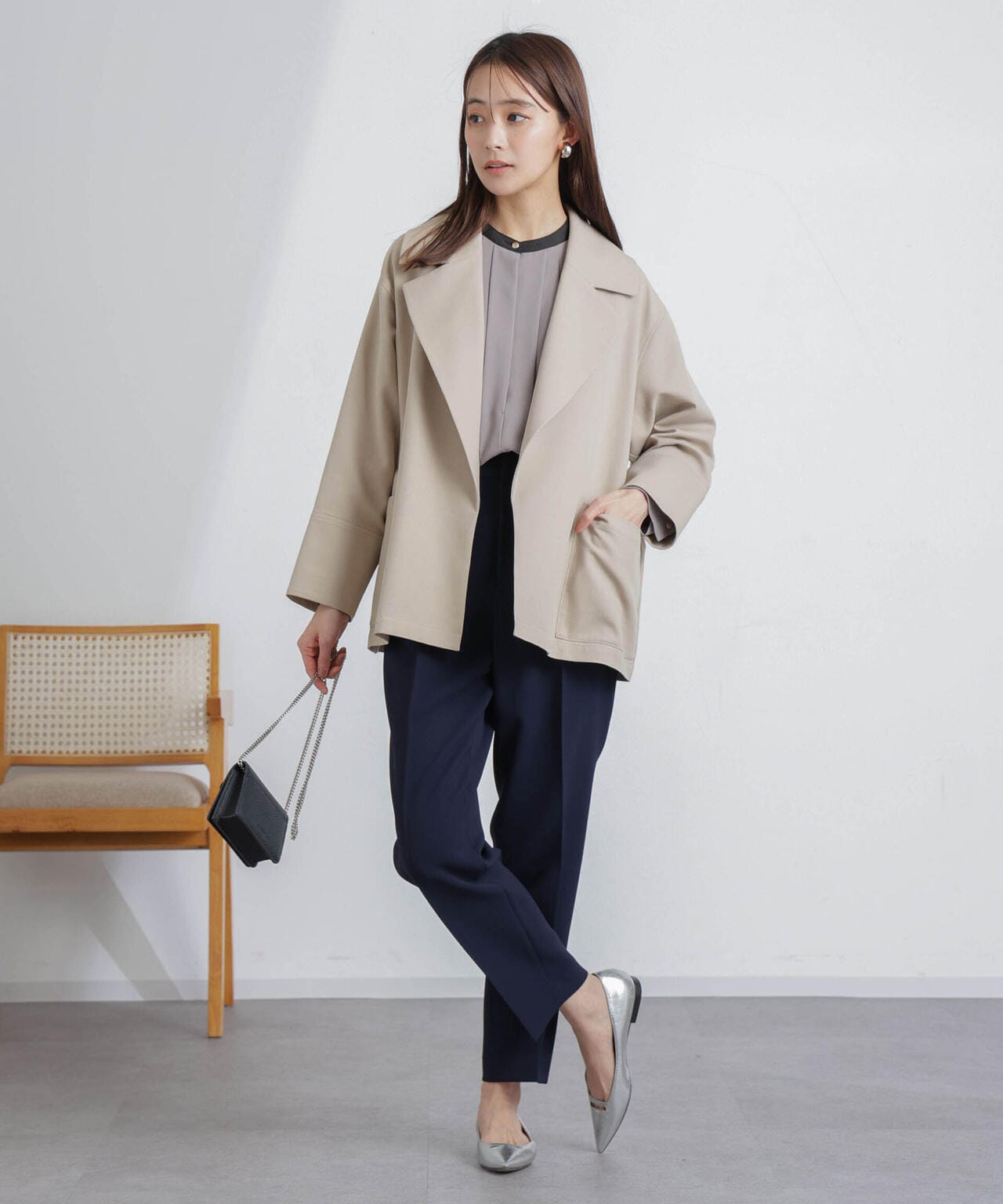 ミドル丈ビッグラペルコート