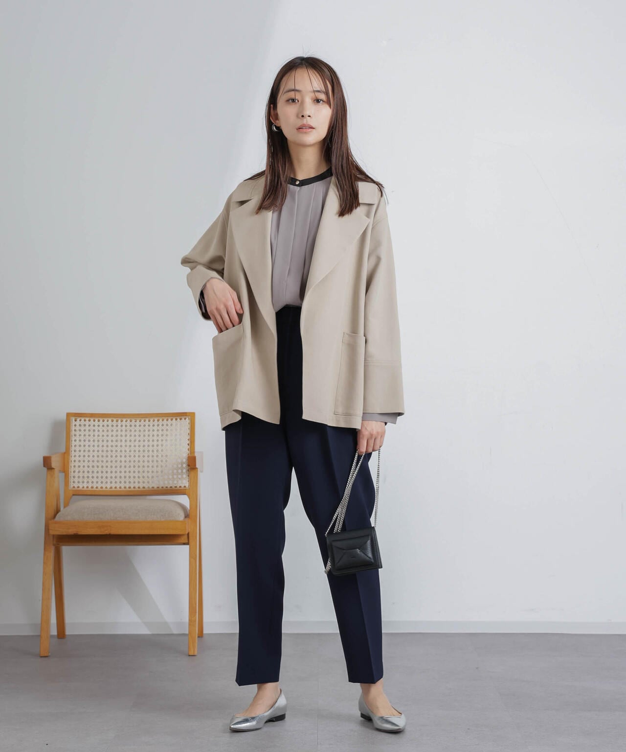 ミドル丈ビッグラペルコート