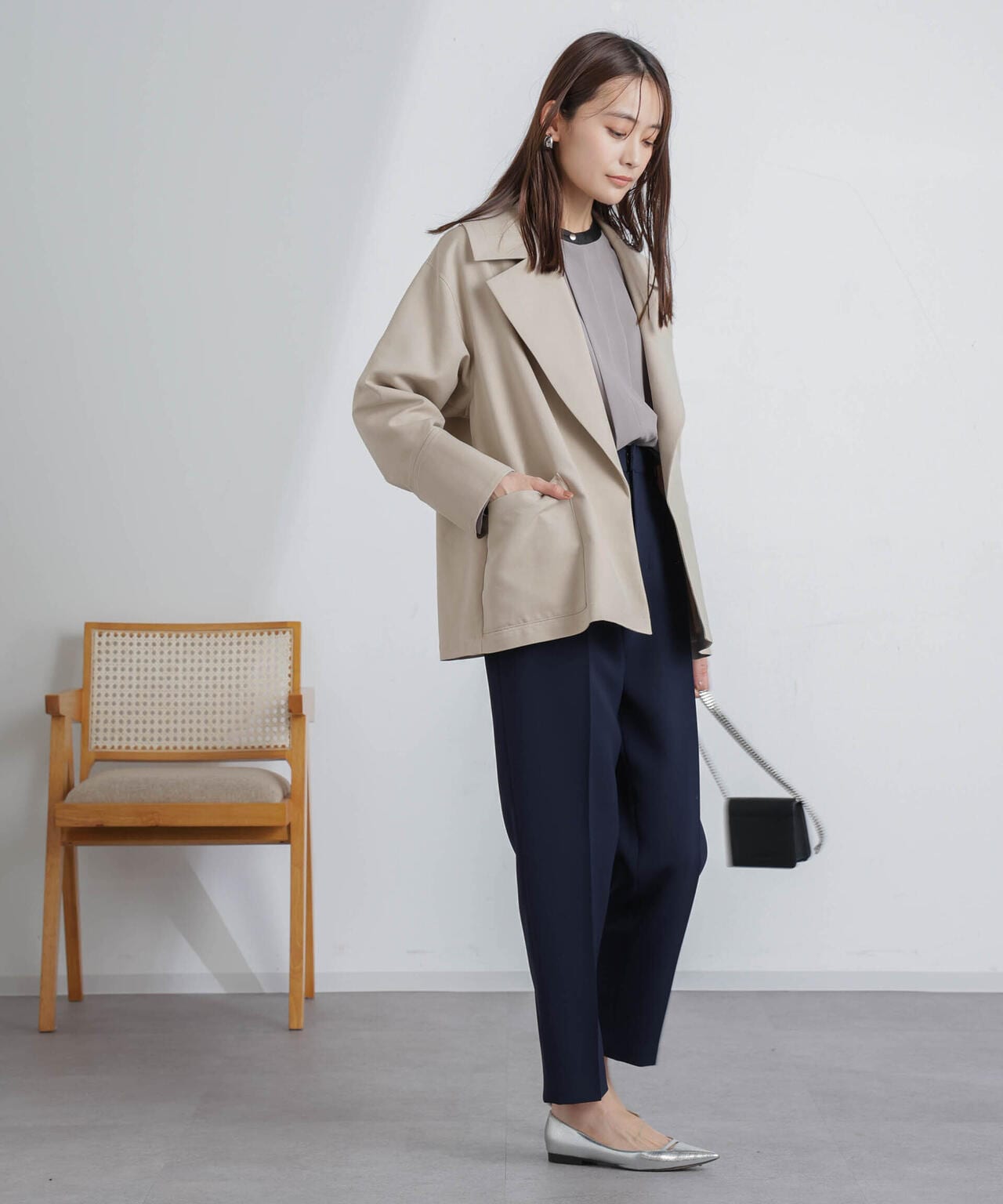 ミドル丈ビッグラペルコート