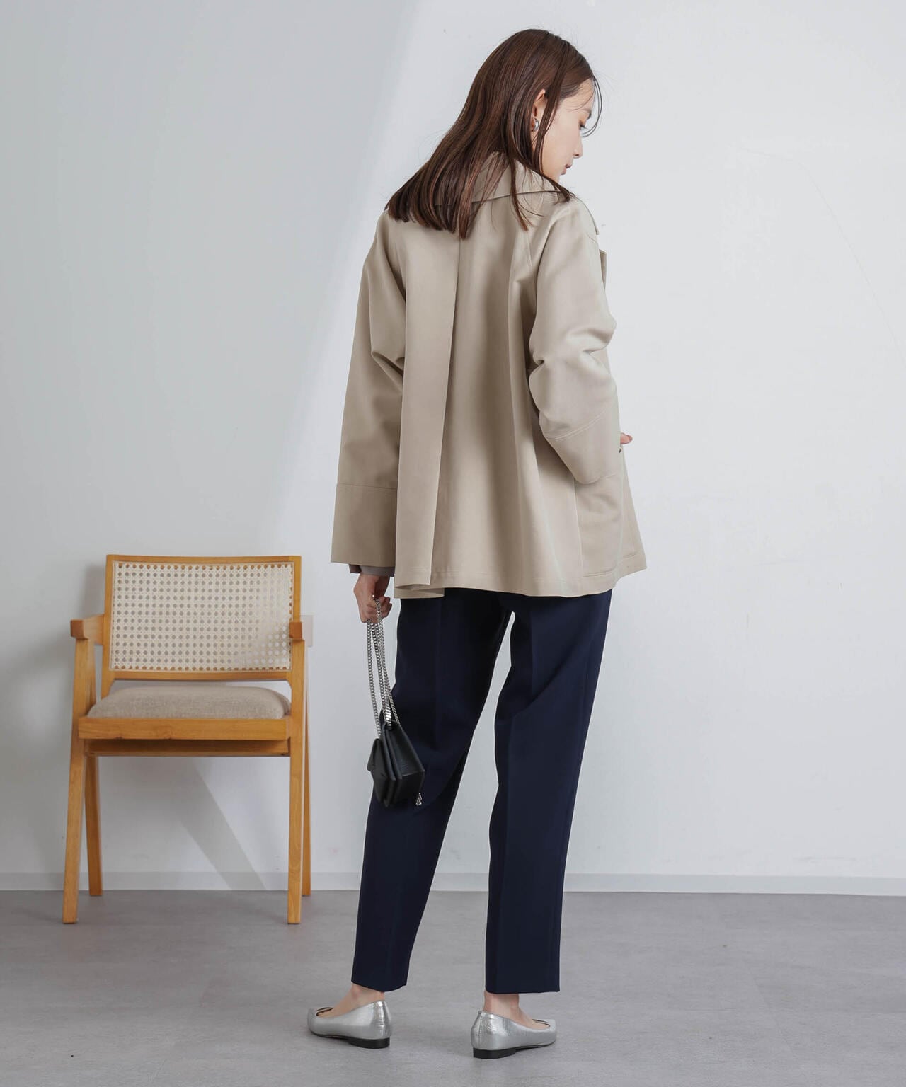 ミドル丈ビッグラペルコート