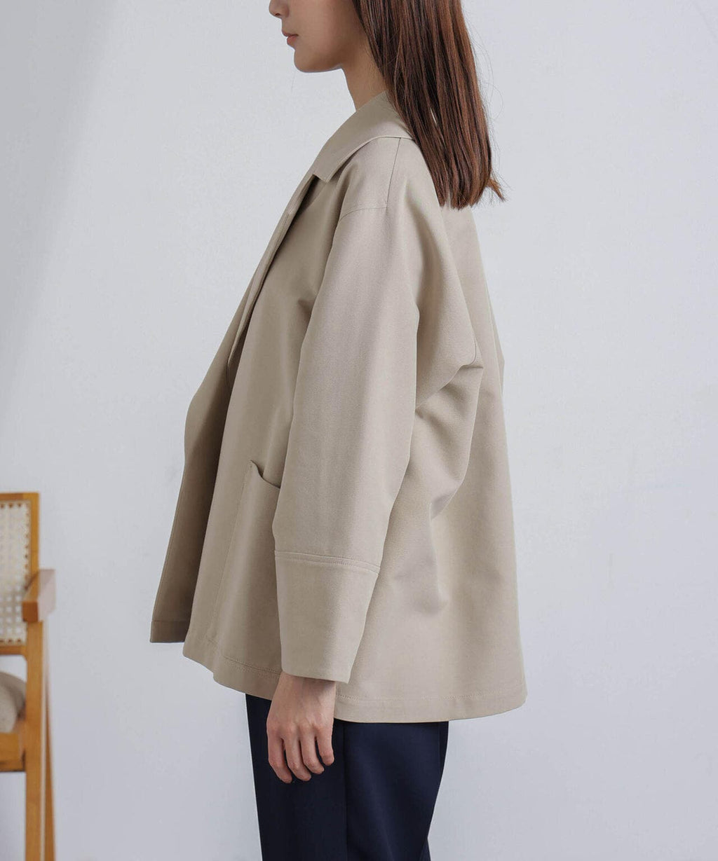 ミドル丈ビッグラペルコート