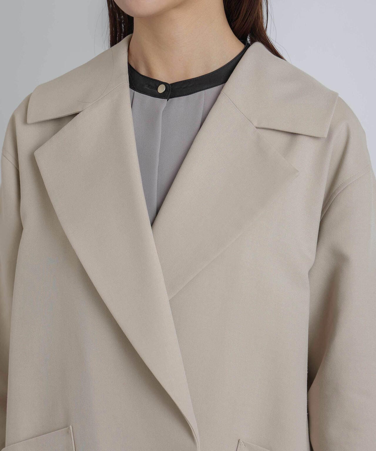 ミドル丈ビッグラペルコート