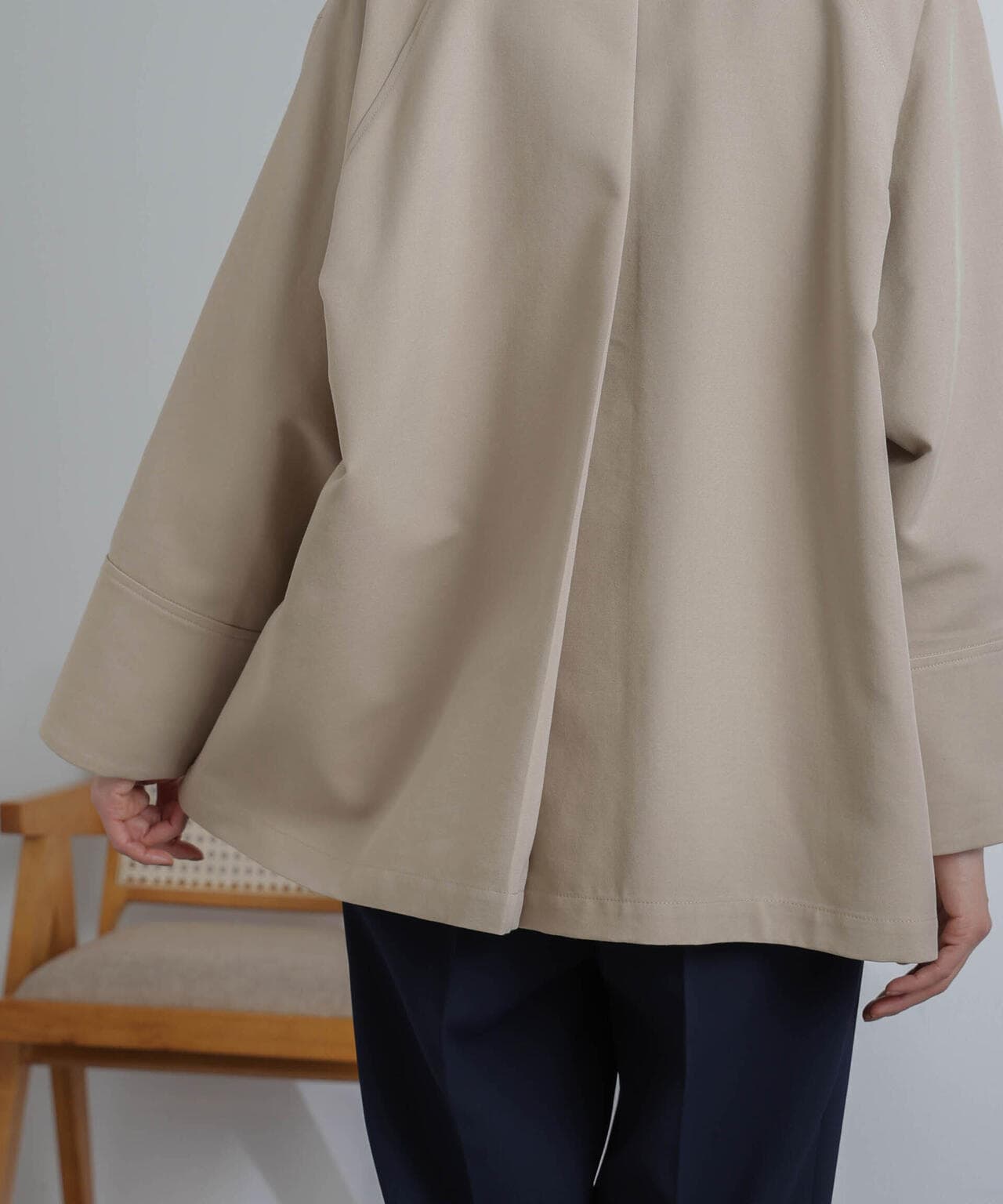 ミドル丈ビッグラペルコート